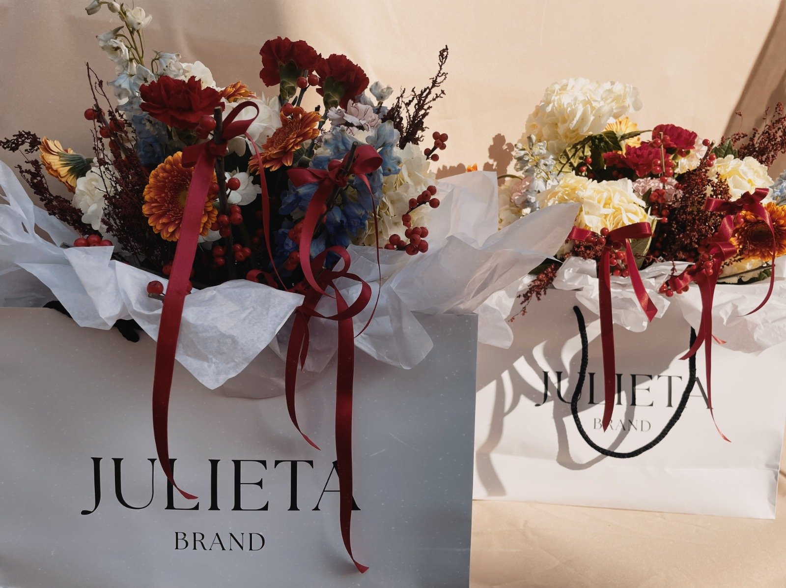 Arreglos florales para evento de marca